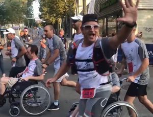 Els residents de Les Hortènsies a la cursa del Poble Nou