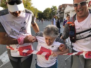 Els residents de Les Hortènsies a la cursa del Poble Nou